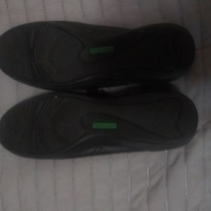 WOMEN'S NON SKID TENNIS SHOES